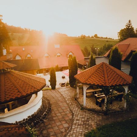 Q Resort And Spa Sacele Exterior photo