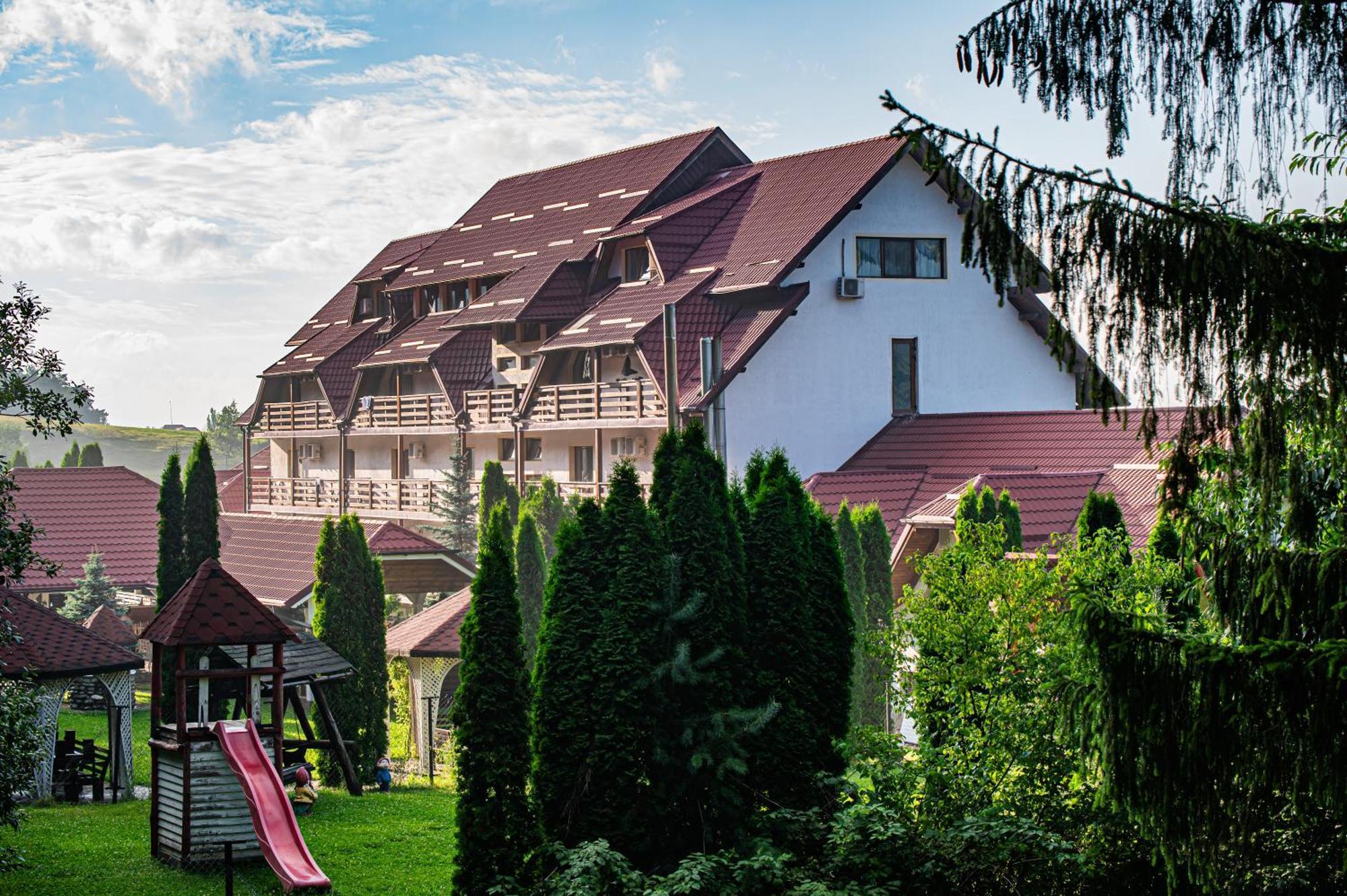 Q Resort And Spa Sacele Exterior photo