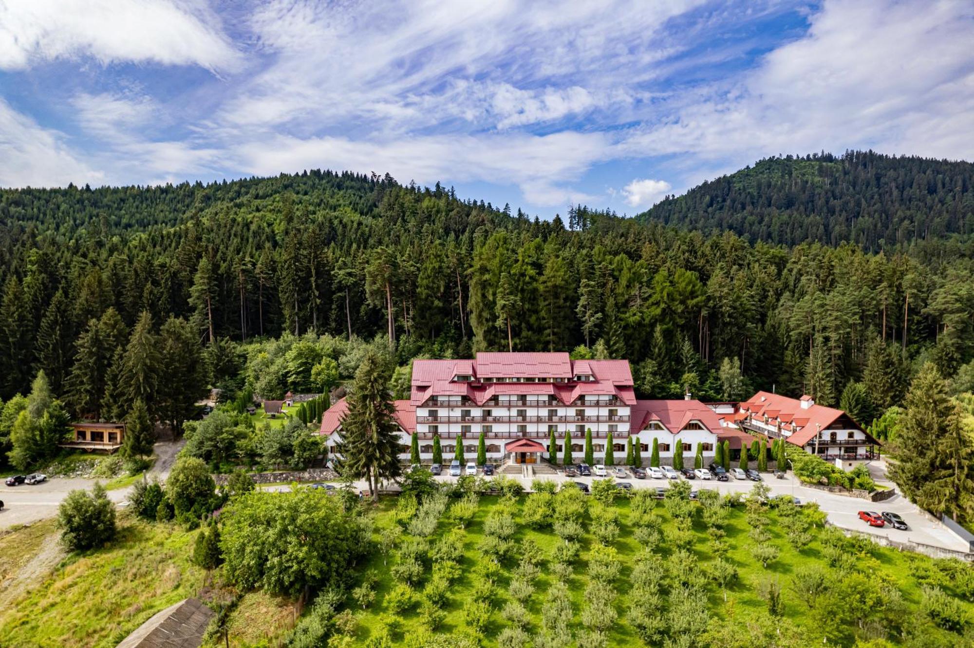 Q Resort And Spa Sacele Exterior photo