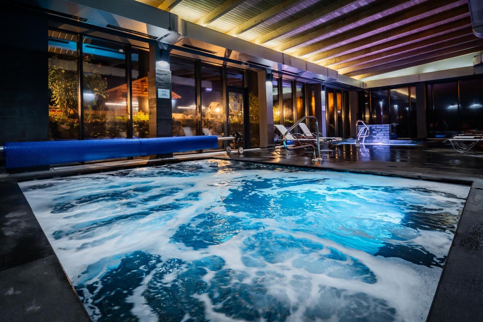 Q Resort And Spa Sacele Exterior photo