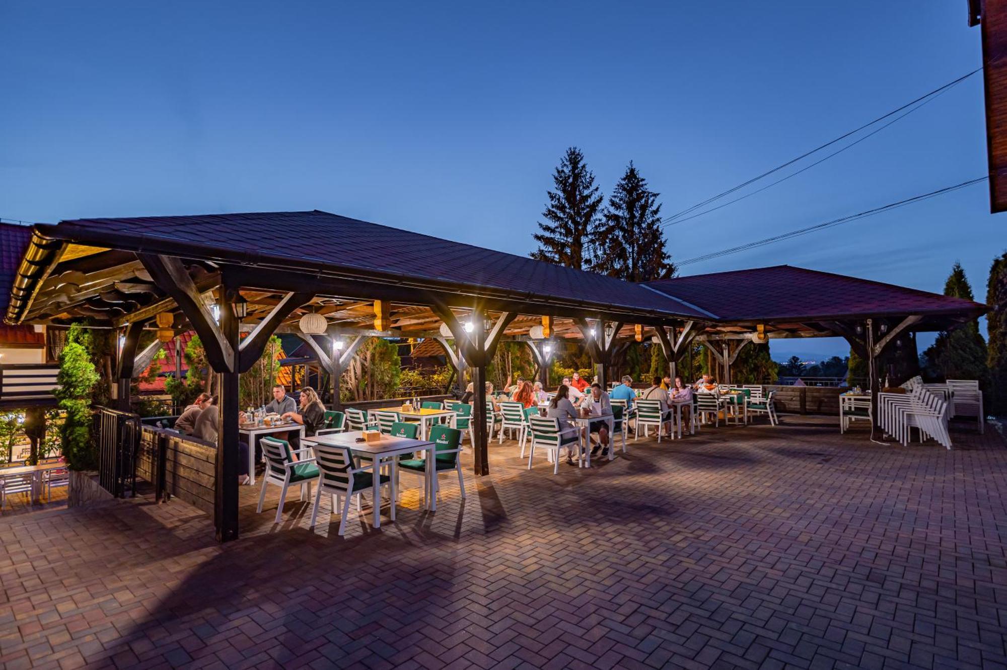 Q Resort And Spa Sacele Exterior photo