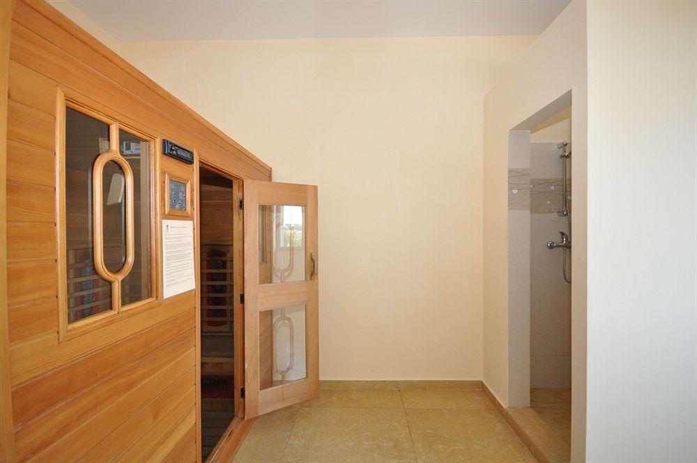 Q Resort And Spa Sacele Exterior photo